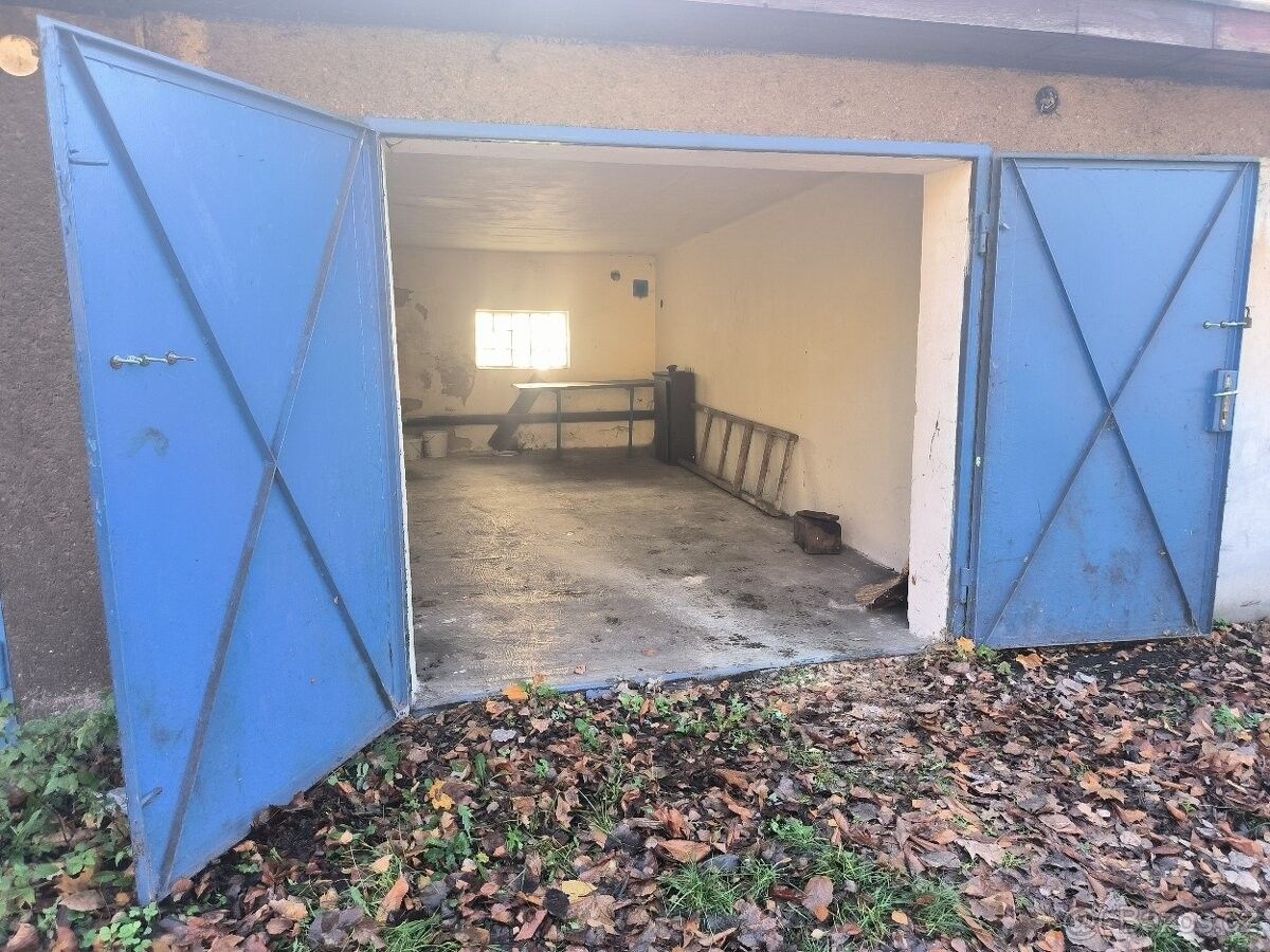 Garáže, Ostrava, 700 30