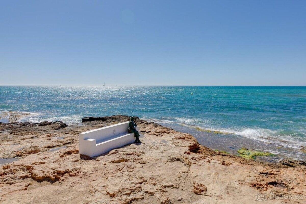 Byty, 987 66, Zahraničí