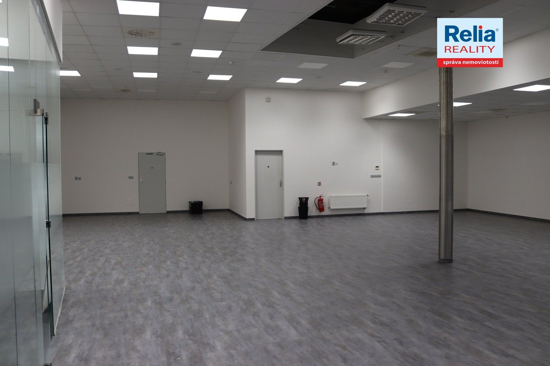 Obchodní prostory, nám. Soukenné, Liberec, 277 m²