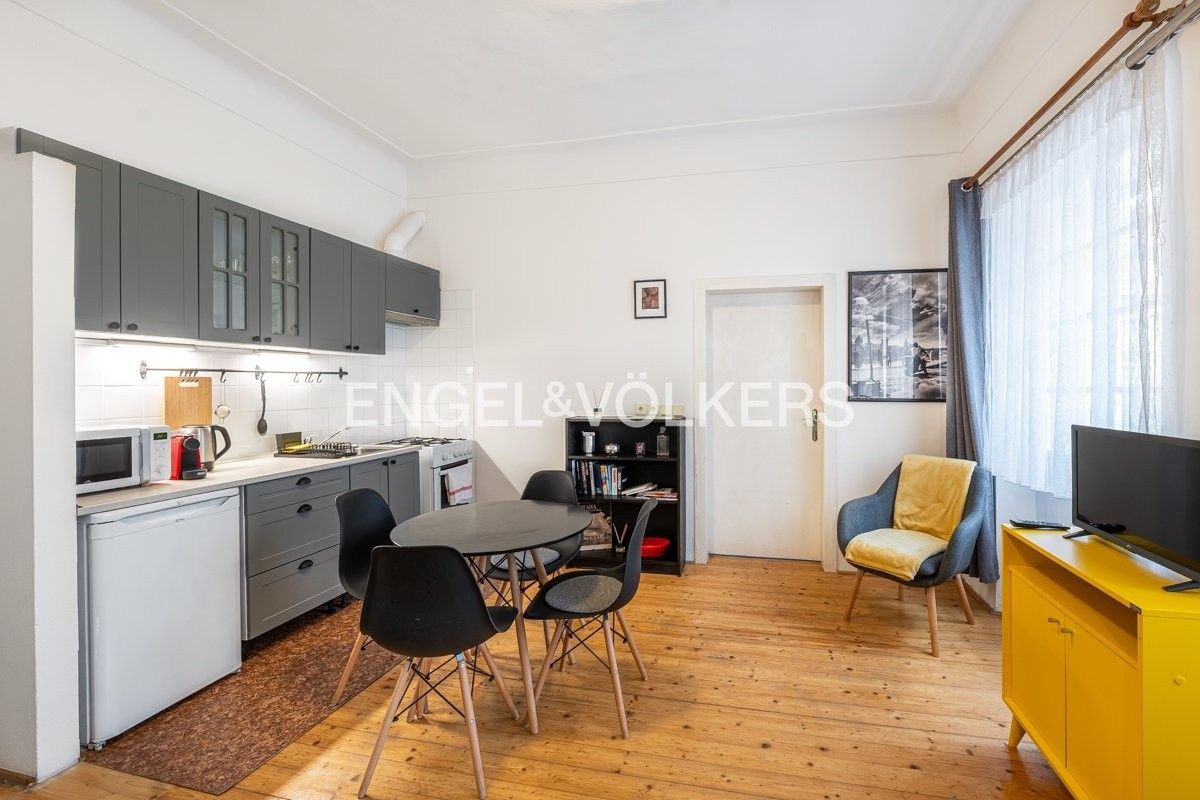 Pronájem byt 2+kk - Valdštejnská, Praha, 33 m²