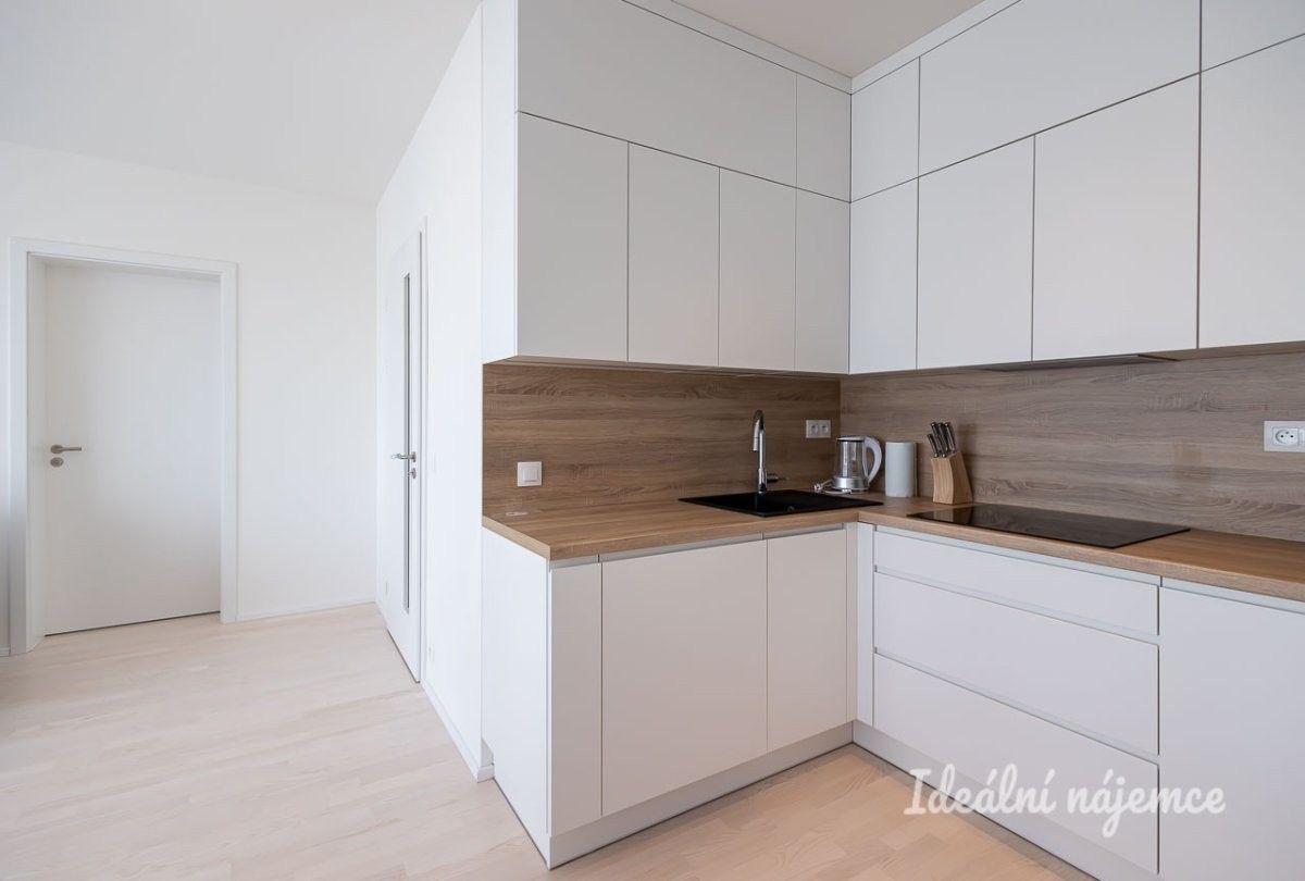 Pronájem byt 2+kk - Františka Kadlece, Praha, 56 m²