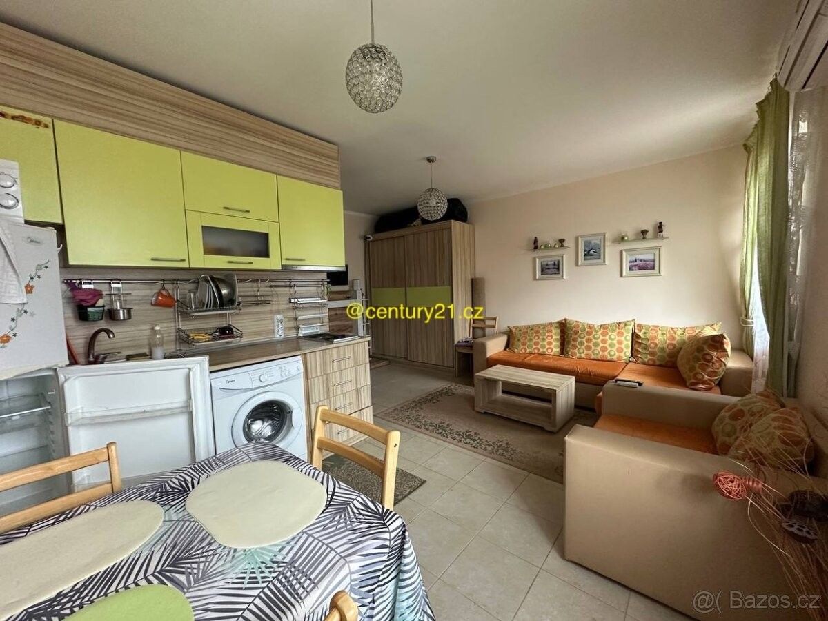 Byty, 987 66, Zahraničí