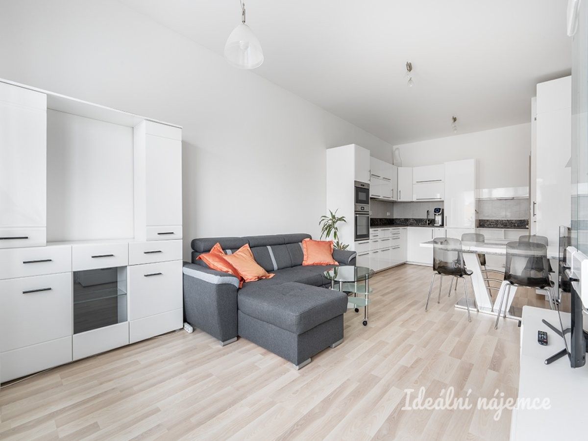 2+kk, Klausova, Praha, 65 m²