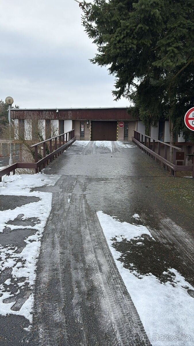 Garáže, Hradec Králové, 500 08