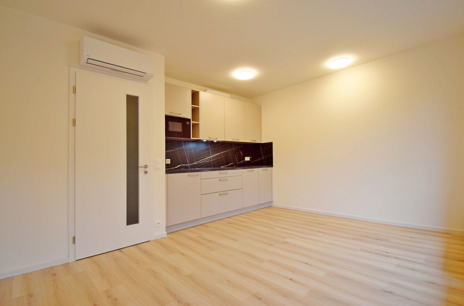 Pronájem byt 2+kk - Praha, 54 m²