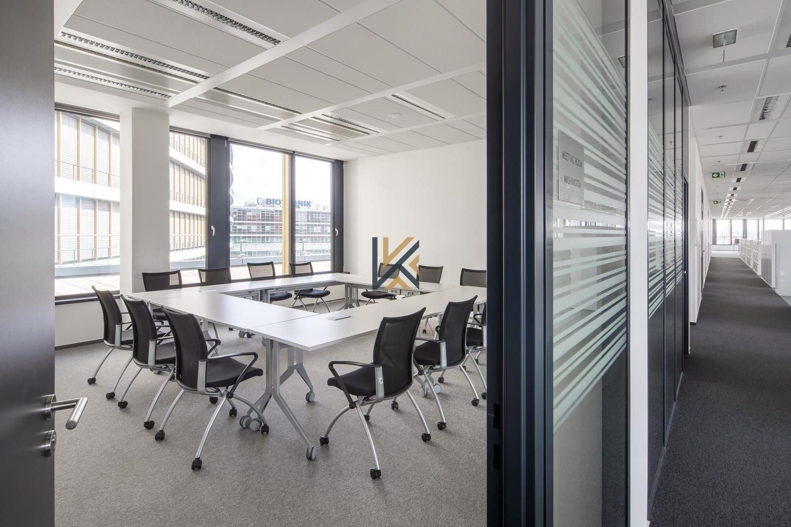 Pronájem kancelář - Pikrtova, Praha, 500 m²