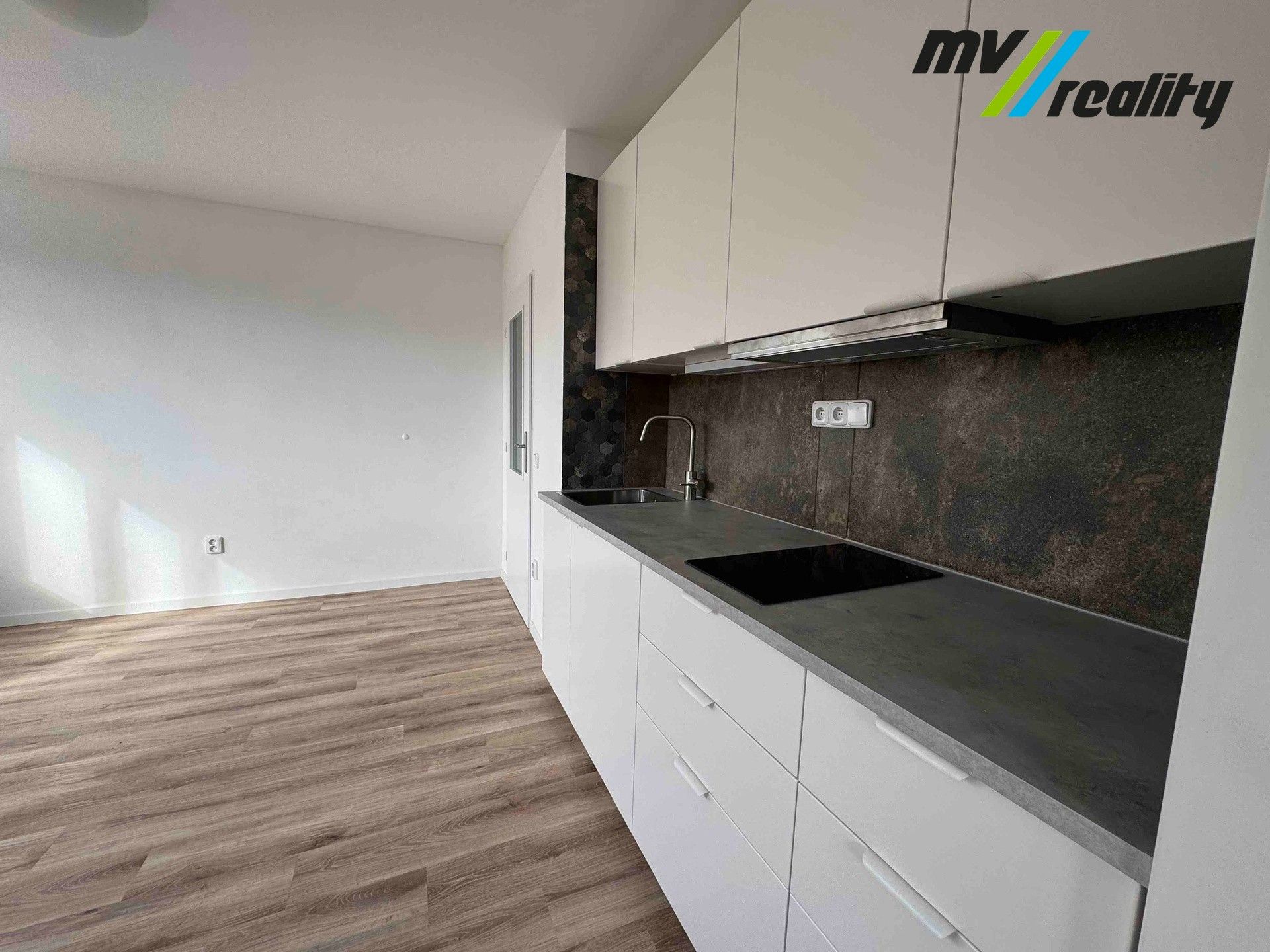 2+kk, Cvičebná, Praha, 32 m²
