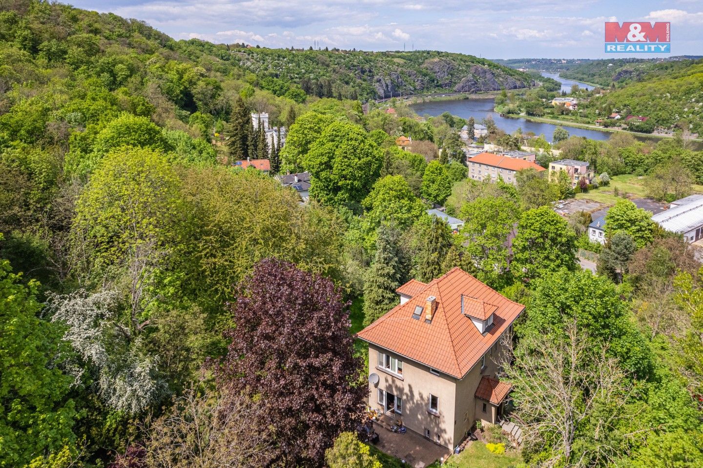 Činžovní domy, Na svahu, Praha, 218 m²