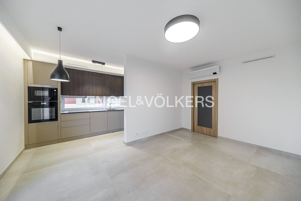 3+kk, V Holešovičkách, Praha, 74 m²