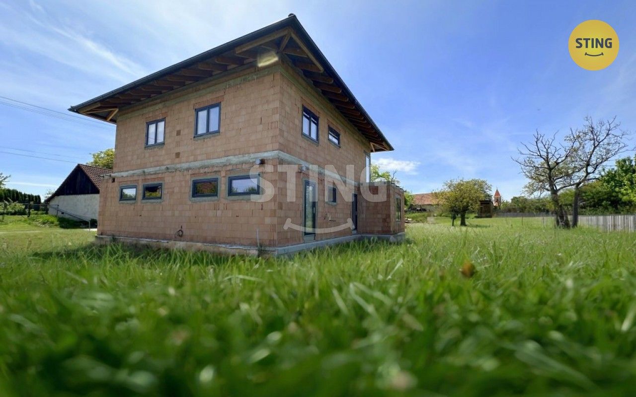 Rodinné domy, Krhov, 285 m²