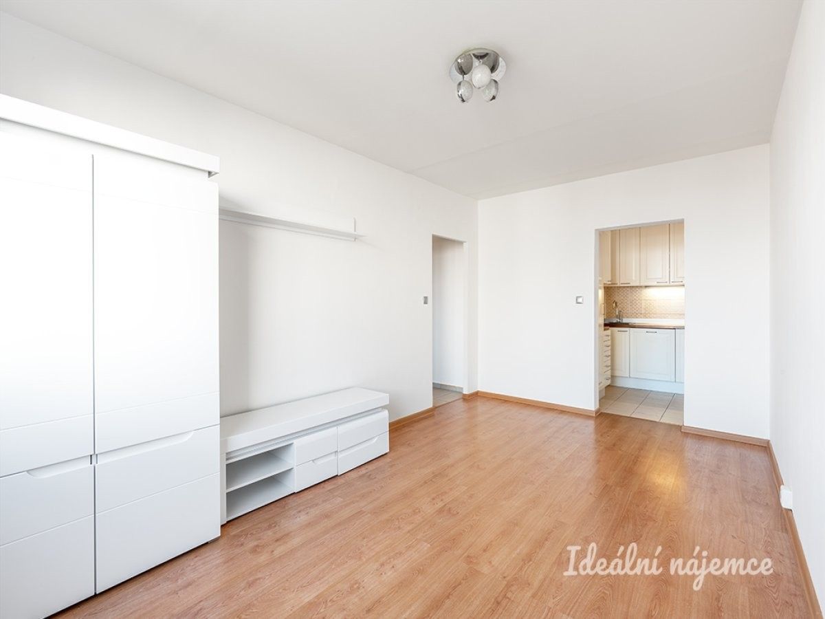 2+kk, Ciolkovského, Praha, 41 m²