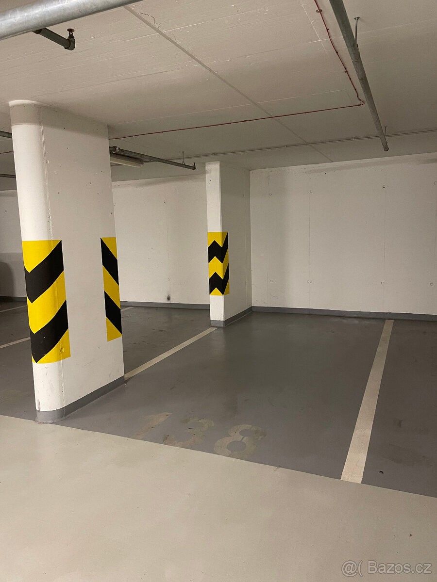 Garáže, Praha, 186 00