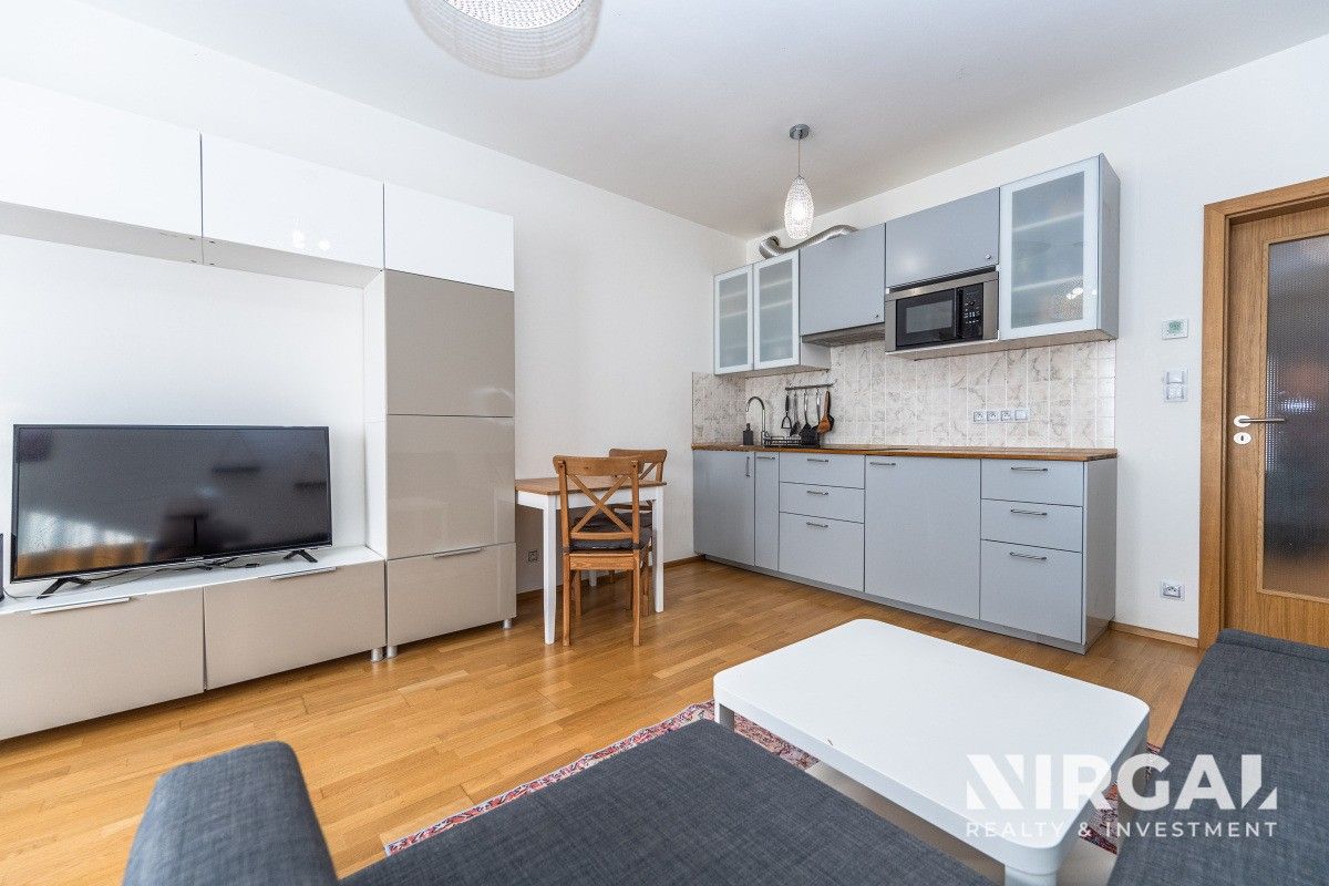 Prodej byt 1+kk - Olšanská, Praha, 39 m²