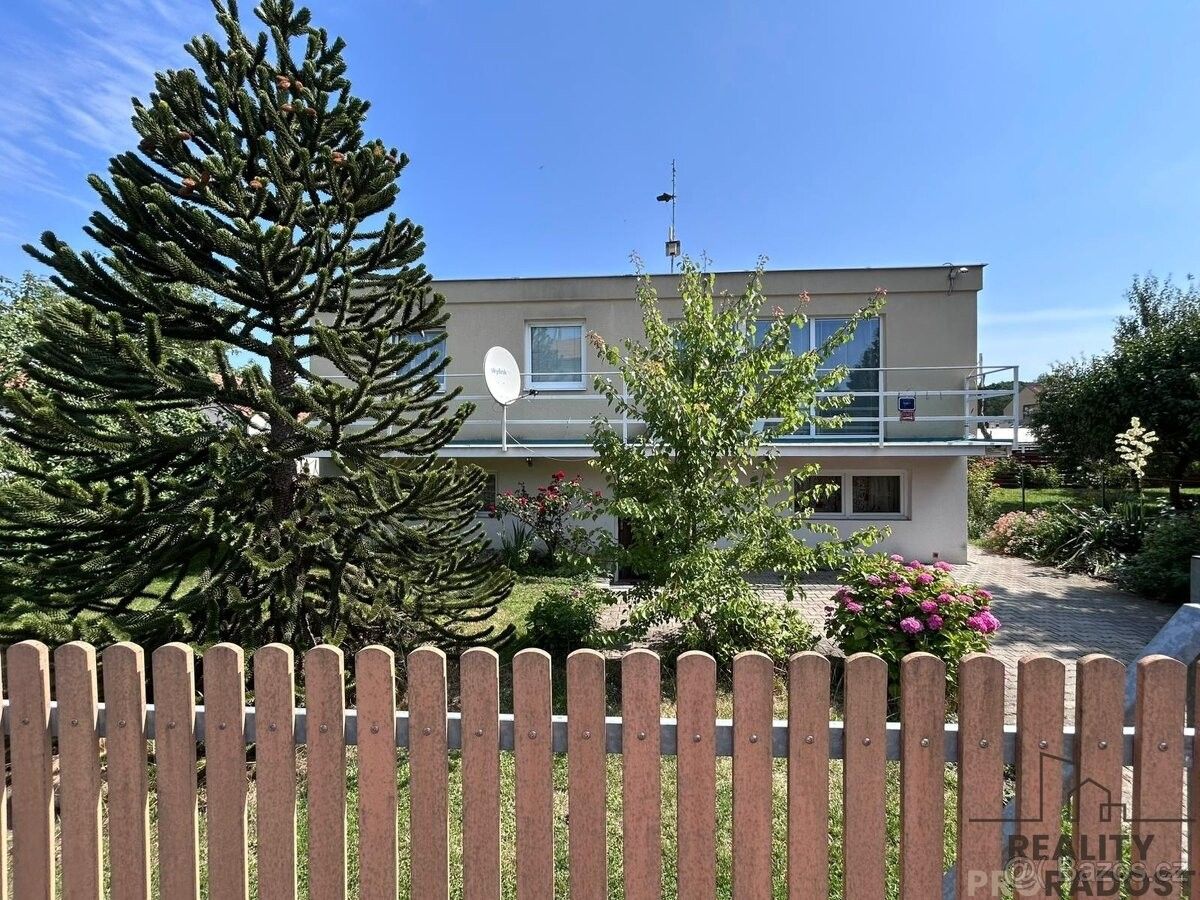 Rodinné domy, Praha, 104 00