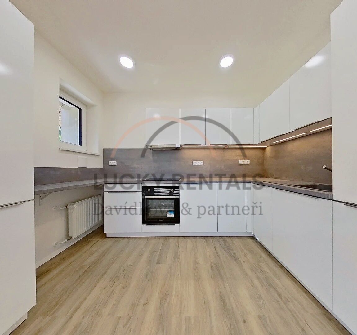 Pronájem byt 3+kk - Pod Děvínem, Praha, 82 m²