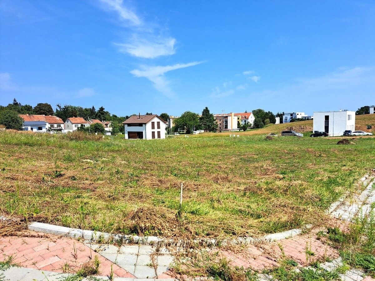 Prodej pozemek pro bydlení - Střelice u Brna, 664 47, 667 m²