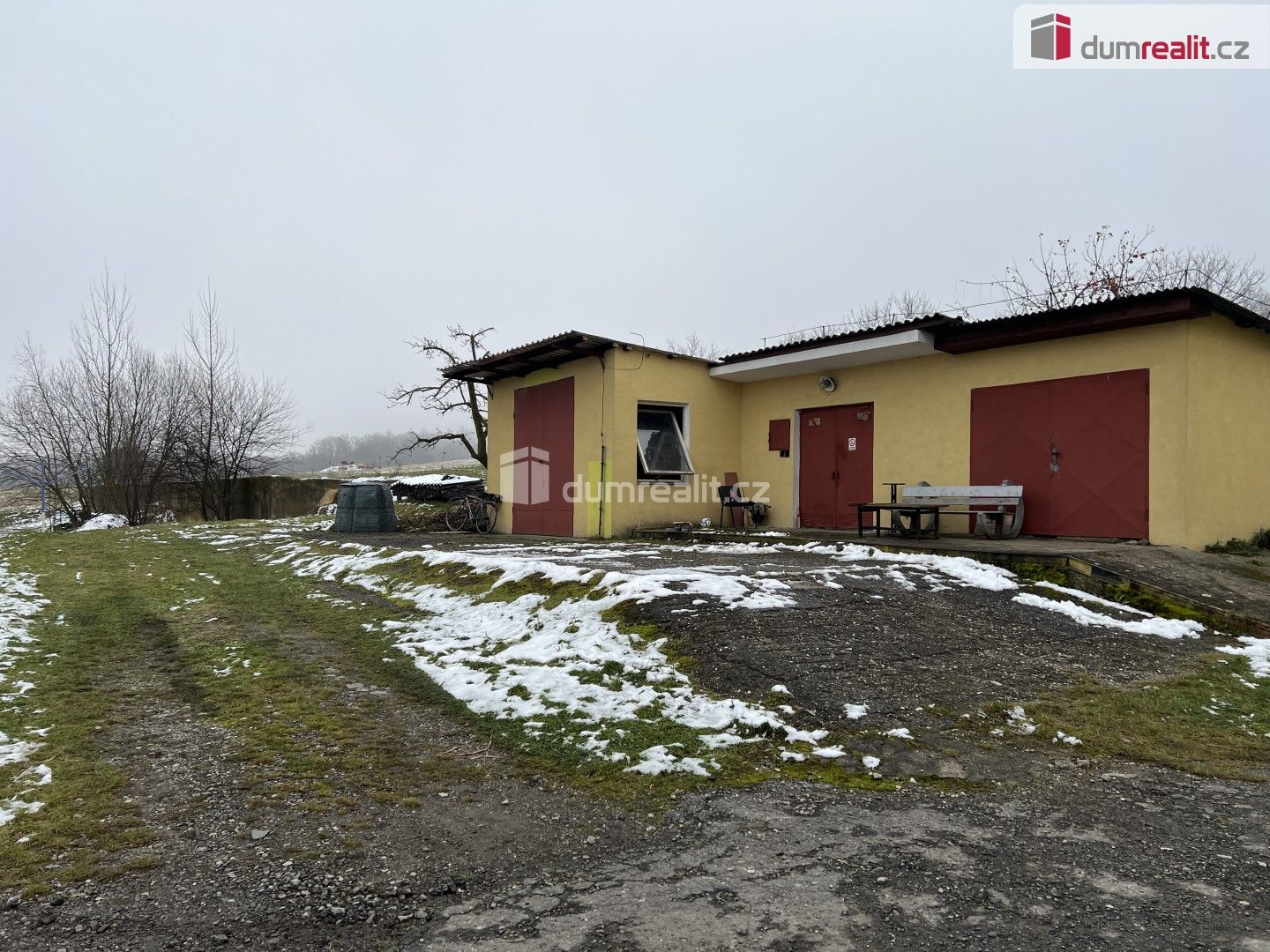 Garáže, Branky, 40 m²