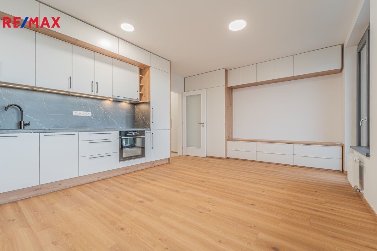 Pronájem byt 1+kk - Olgy Havlové, Praha, 39 m²