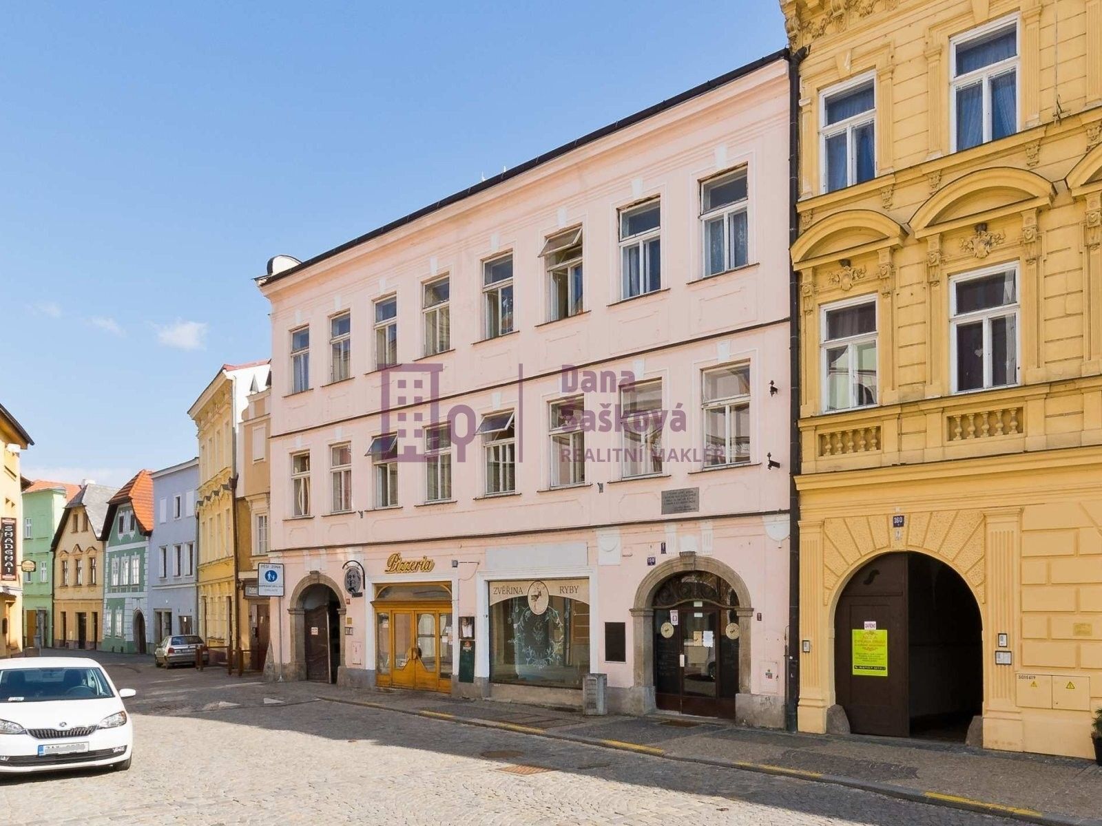 1+1, nám. Míru, Jindřichův Hradec, 54 m²