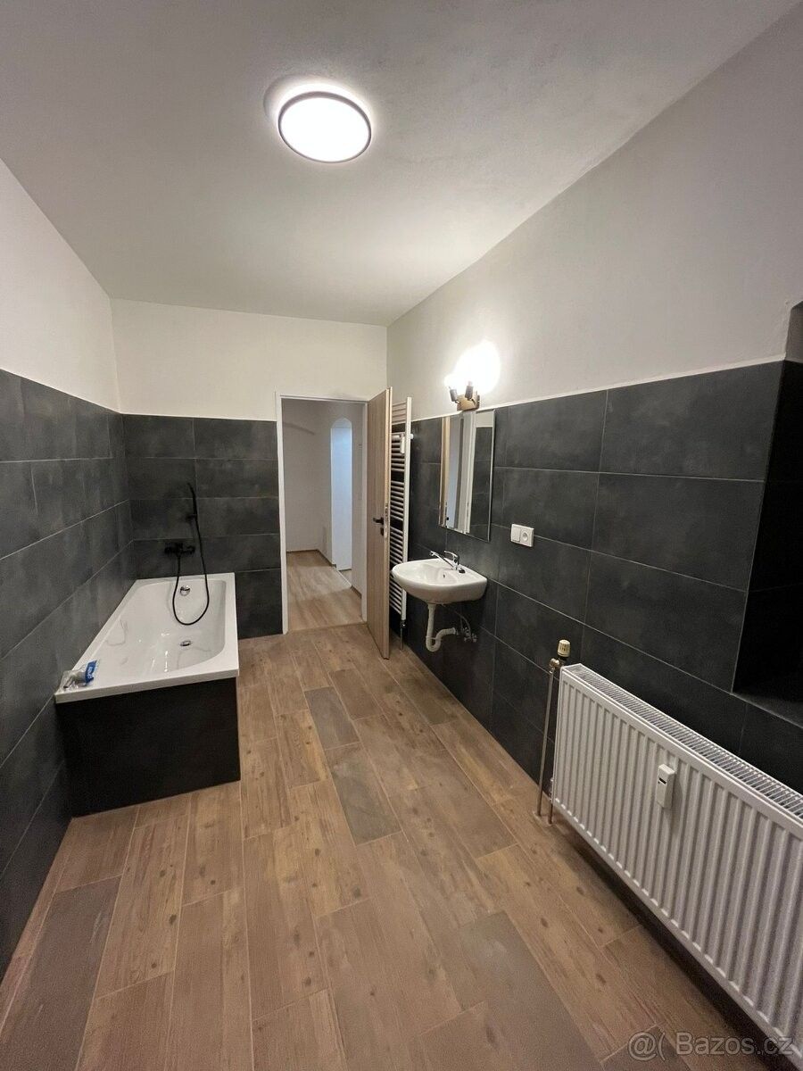 Byty, Lhenice, 384 02