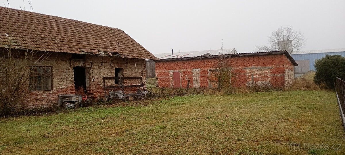 Garáže, Býšť, 533 22