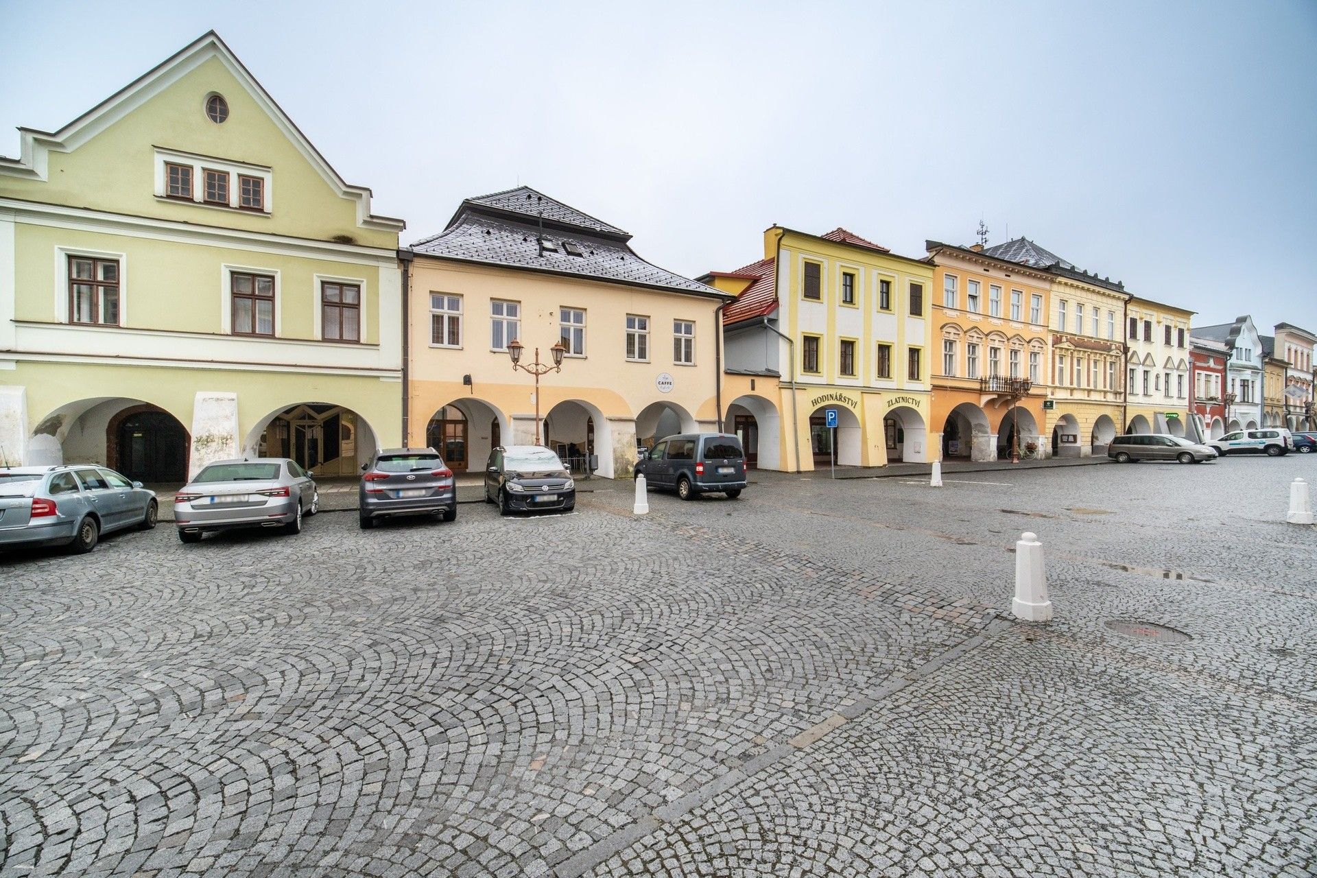 Restaurace, náměstí Míru, Svitavy, 209 m²