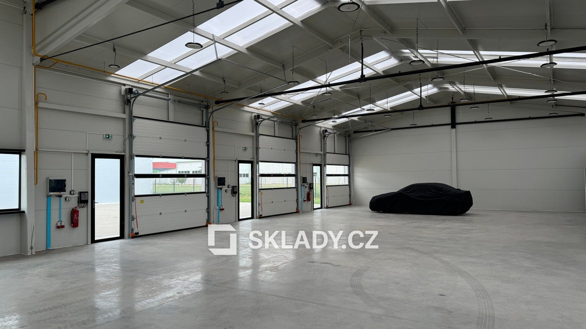 Sklady, Cvrčovice, 750 m²