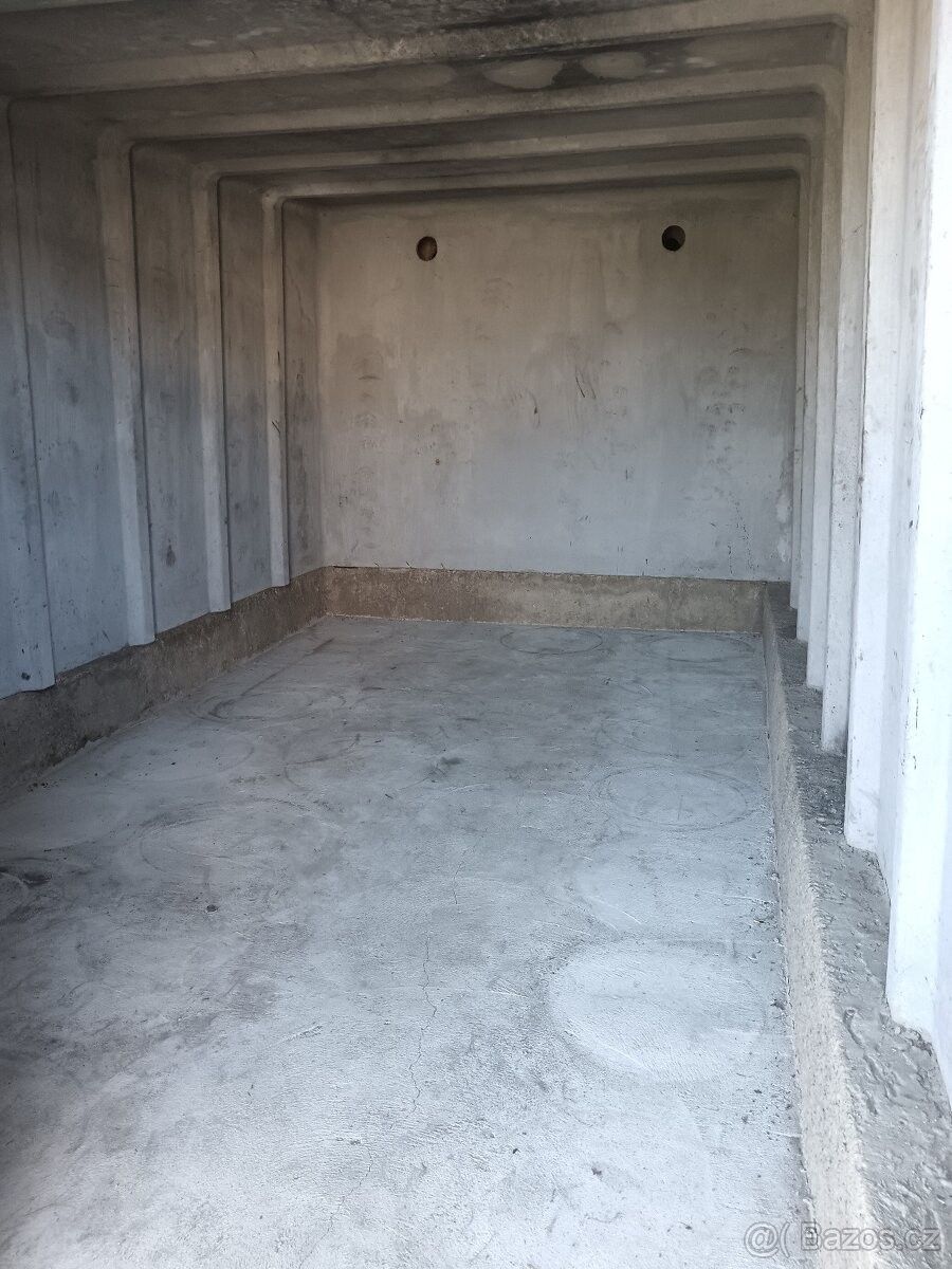 Garáže, Biskoupky, 664 91