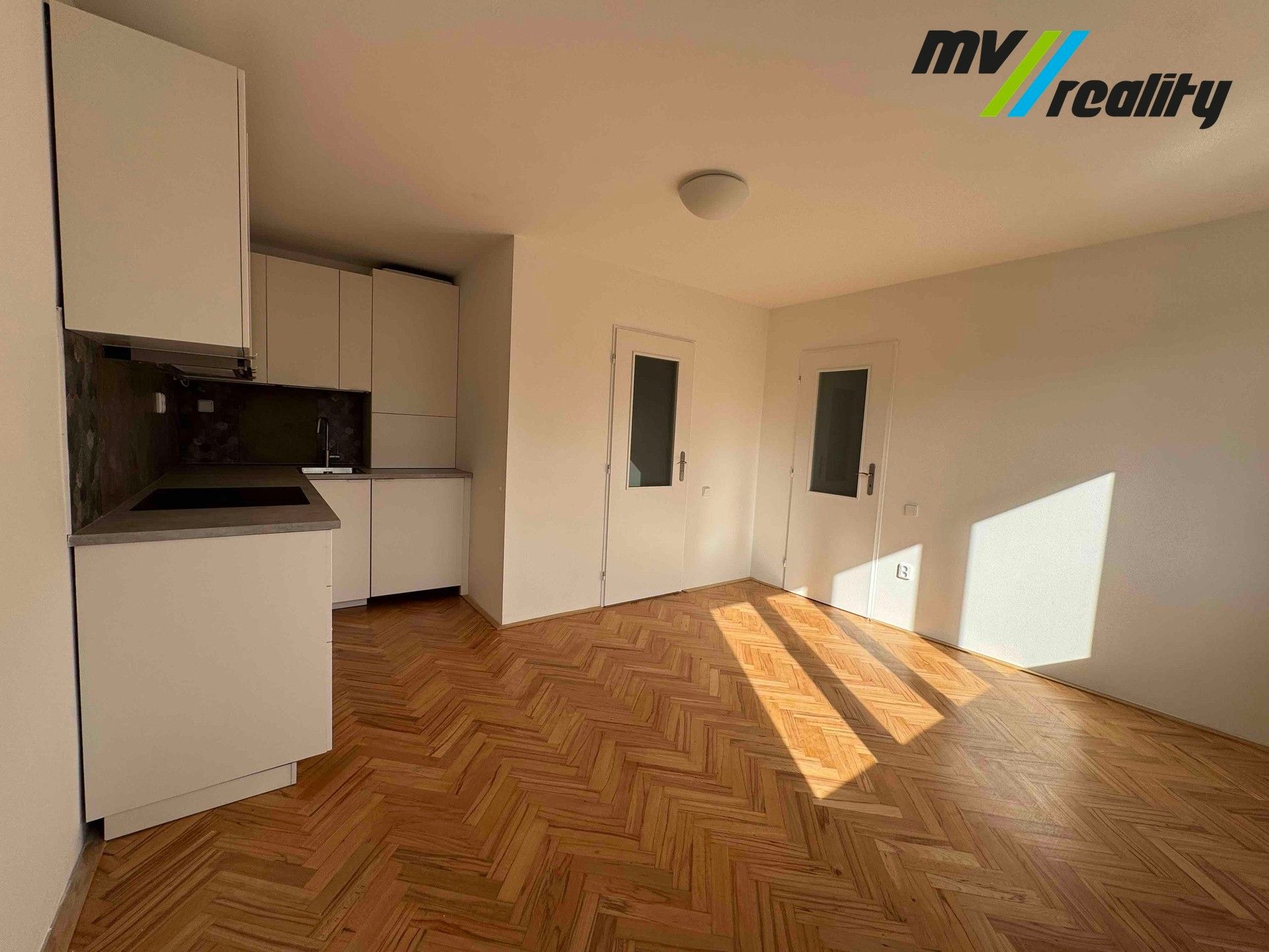 2+kk, Cvičebná, Praha, 35 m²