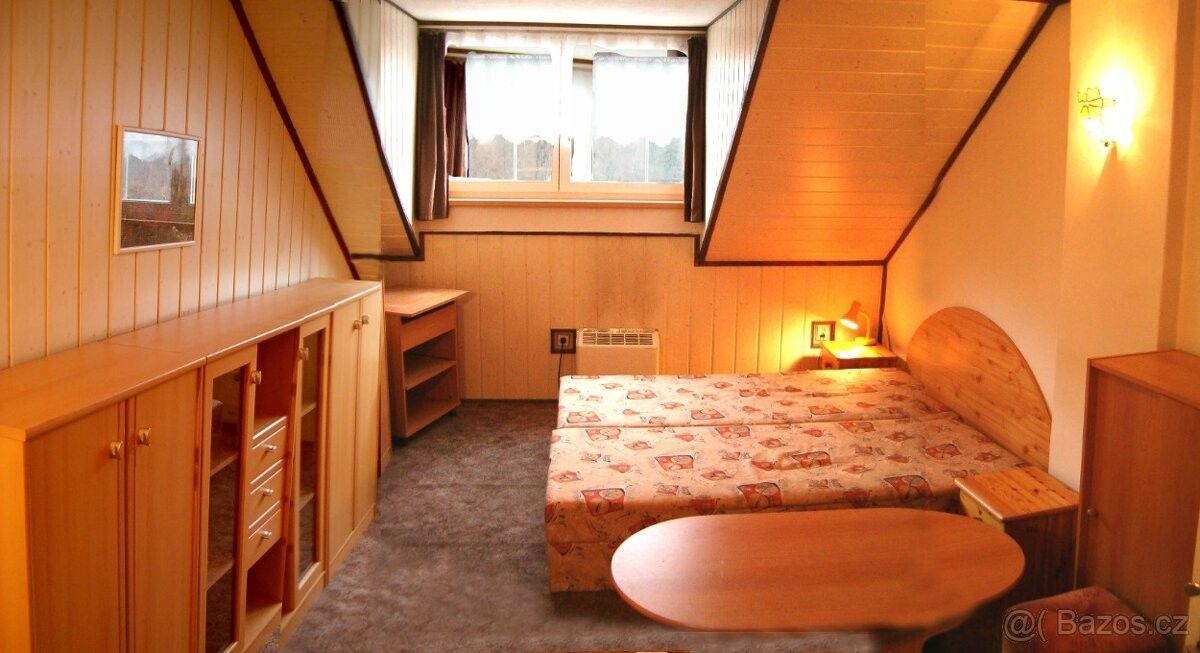 Pronájem byt - Březová, 360 01