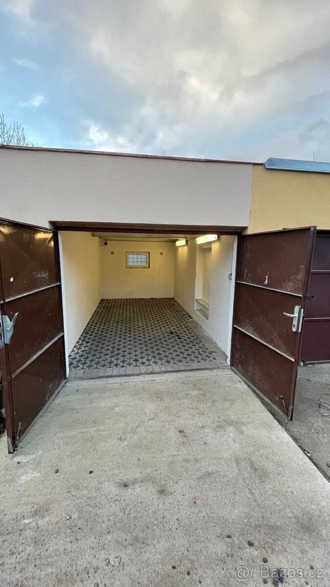 Garáže, Ústí nad Labem, 400 03