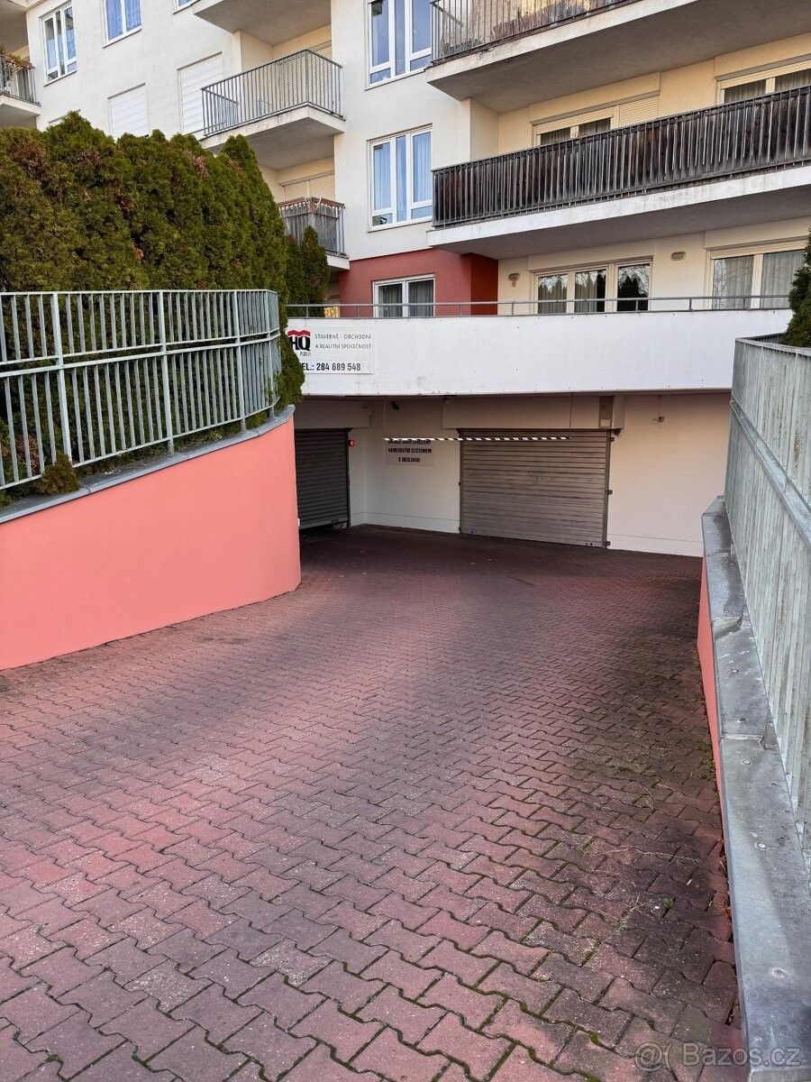 Garáže, Praha, 182 00