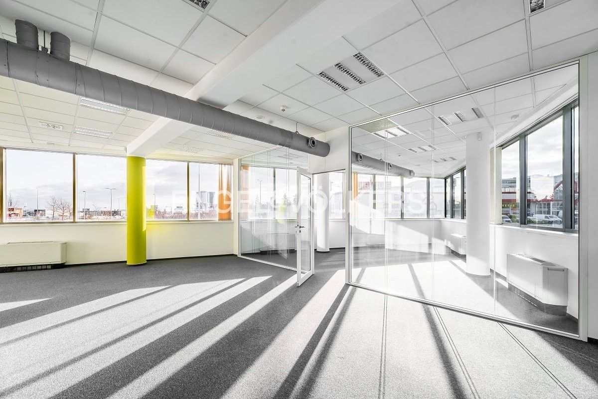 Pronájem kancelář - Doudlebská, Praha, 974 m²