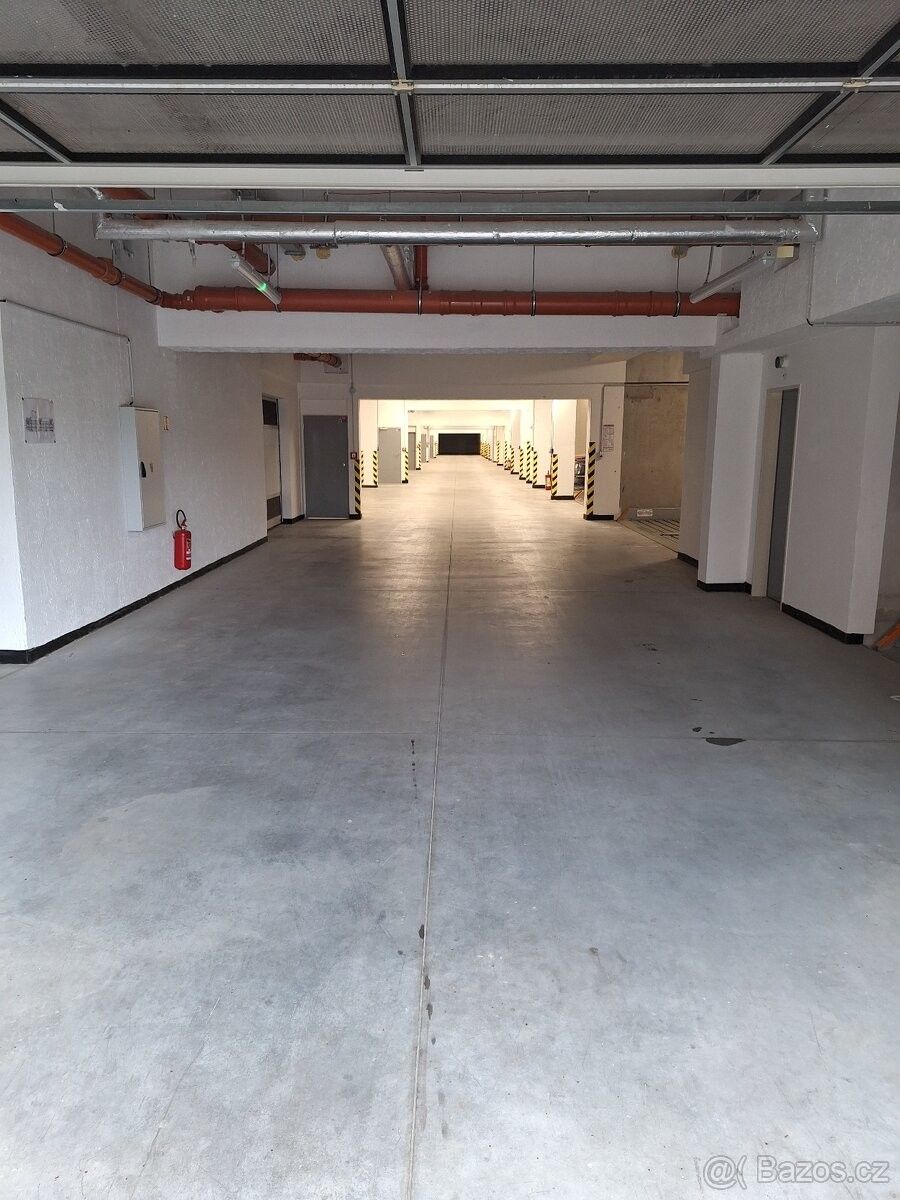 Garáže, Brno, 641 00