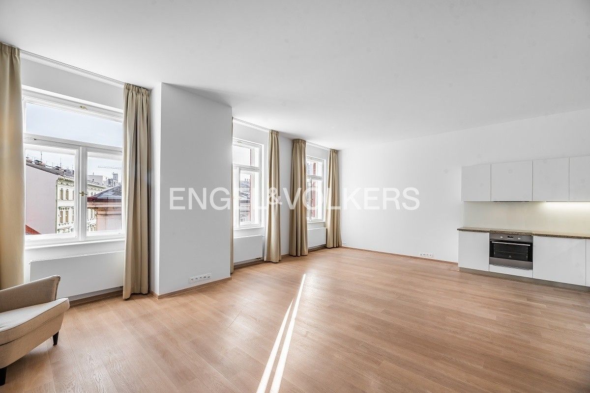 3+kk, Jungmannova, Praha, 103 m²