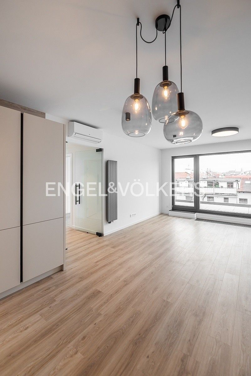 4+kk, Staropramenná, Praha, 103 m²