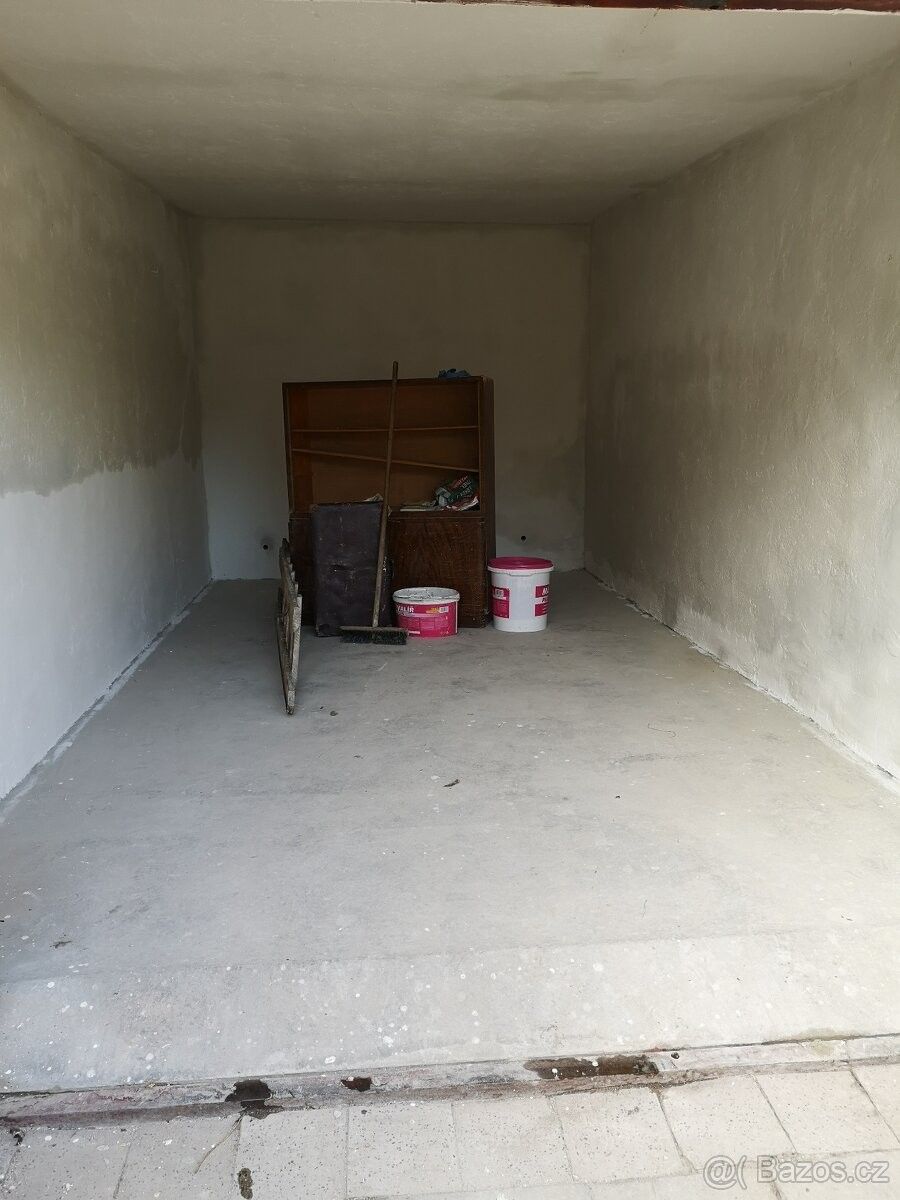 Garáže, Hybrálec, 586 01