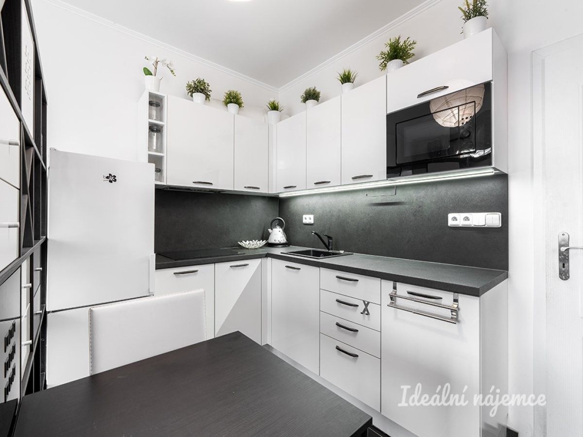 1+1, Písnická, Praha, 40 m²