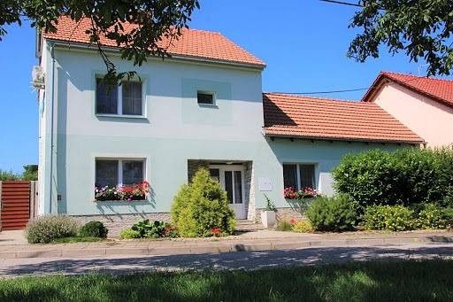 Rodinné domy, Bulhary, 691 89