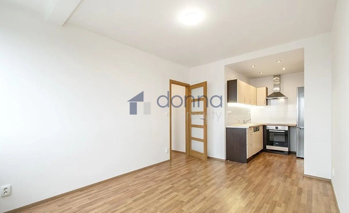 Pronájem byt 2+kk - Podjavorinské, Praha, 42 m²