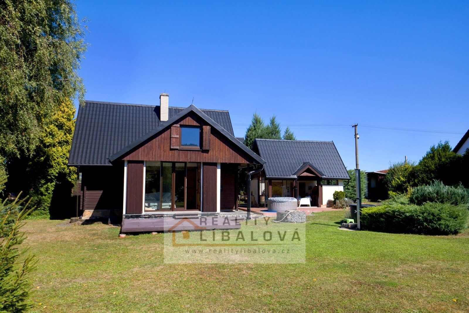 Chaty, Lukov, Úštěk, 100 m²