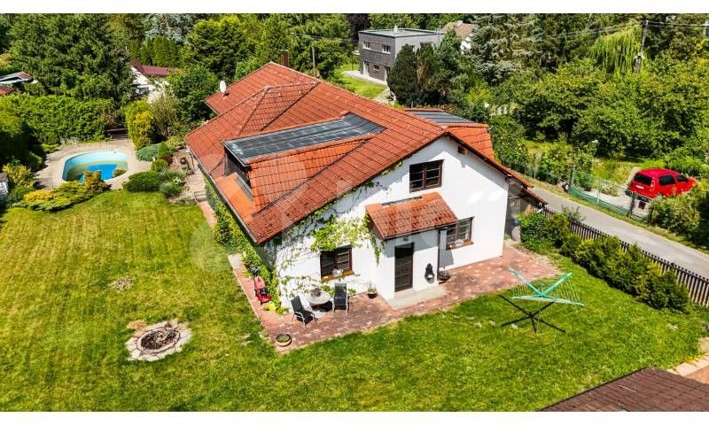 Prodej dům - Smrková, Štěnovice, 241 m²