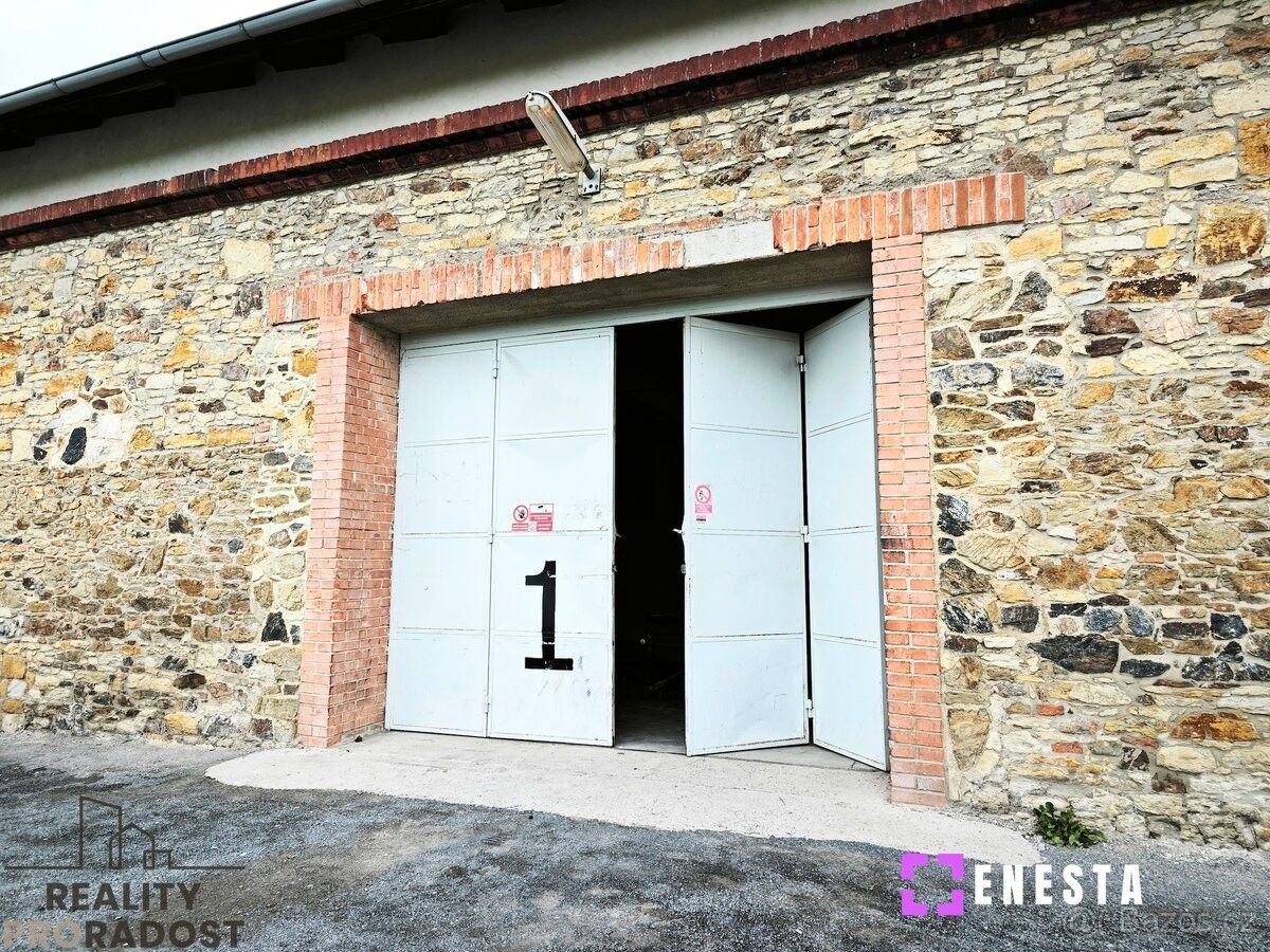 Sklady, Tursko, 252 65