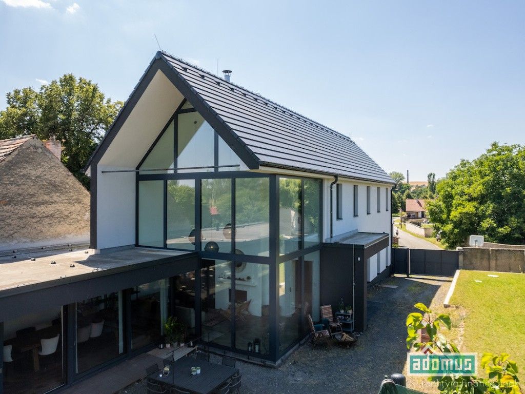 Prodej dům - Černěves, 237 m²