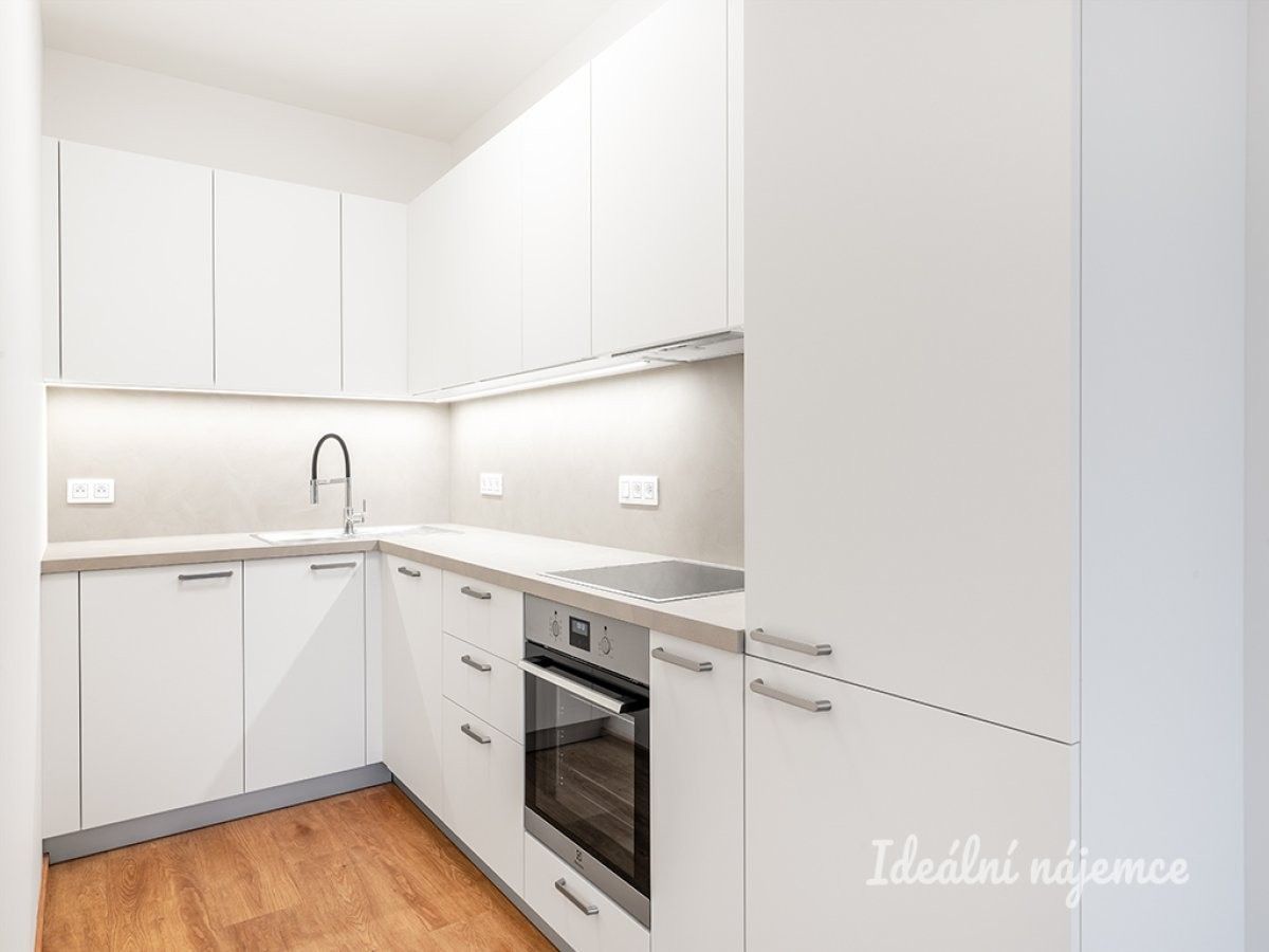 Pronájem byt 2+kk - Malešická, Praha, 53 m²