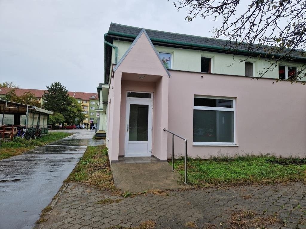 Obchodní prostory, Cihlářská čtvrť, Hodonín, 61 m²