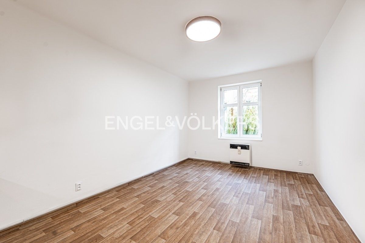 Pronájem byt 1+kk - V domově, Praha, 25 m²