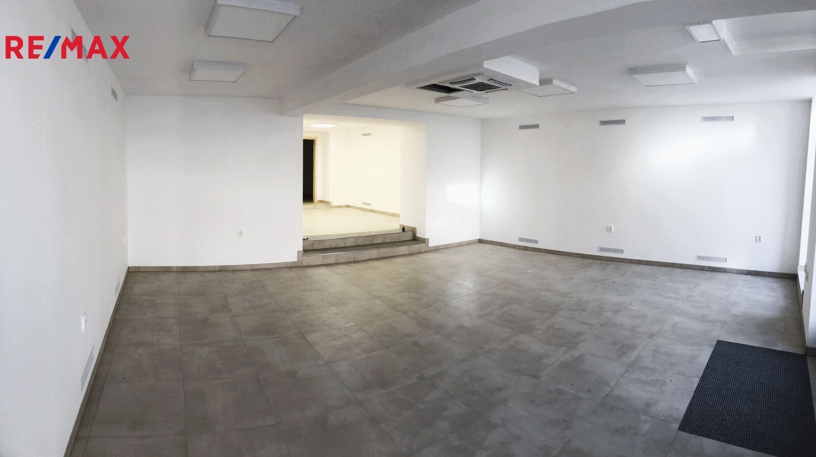 Obchodní prostory, Palackého náměstí, Slavkov u Brna, 86 m²