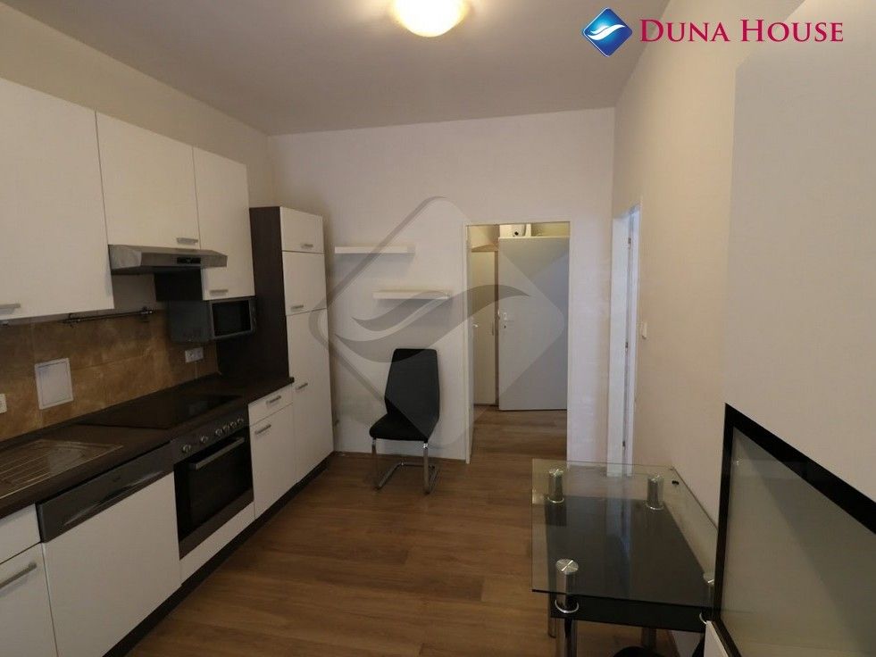 2+kk, Žitomírská, Praha, 40 m²