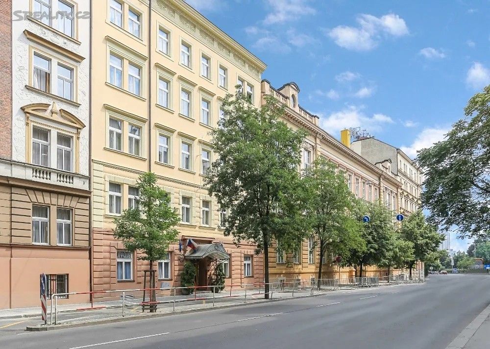 Sklady, Praha, 120 00